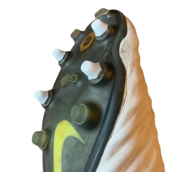 Tapón de plástico para botines Nike/Puma de rosca universal - Image 17
