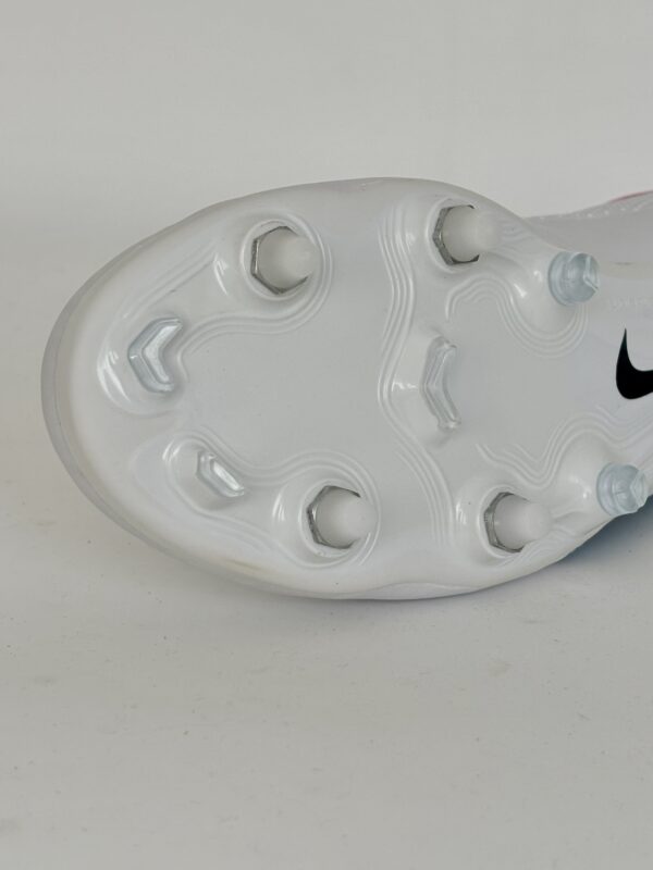 Tapón de plástico para botines Nike/Puma de rosca universal - Image 23