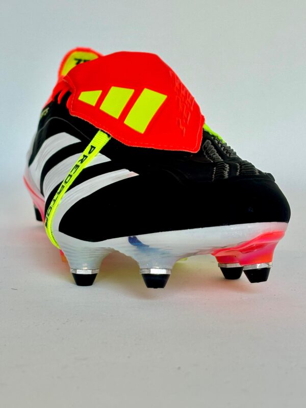 Tapón de plástico para botines Adidas - Image 18